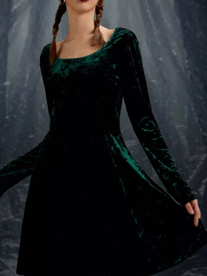 Liesel Velvet Dress with Round Neck and Flared Skirt